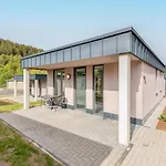 Komfortables Bungalow Am Kronenburger See Mit Terrasse * Hallschlag
