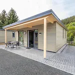 Komfortables Bungalow Am Kronenburger See Mit Terrasse * Hallschlag