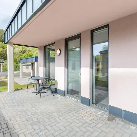 Дом отдыха Komfortables Am Kronenburger Mit Terrasse Hallschlag